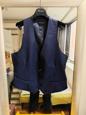 EMPORIO ARMANI全新真品深藍色純羊毛緹花西裝背心(48~52號)-----1.5折出清(不議價商品)