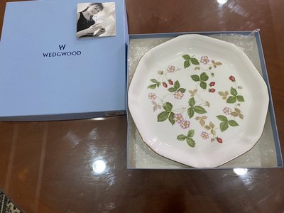 Wedgwood 全新描金經典野莓骨瓷八角餐盤(24CM)1盤+原裝紙盒 英國製 現貨