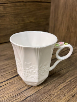 日本進口 中古日本 MARUI 白瓷 骨瓷雕花馬克杯 咖啡杯
