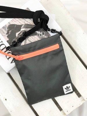 [MR.CH] adidas 側背包 小包包 FM1311