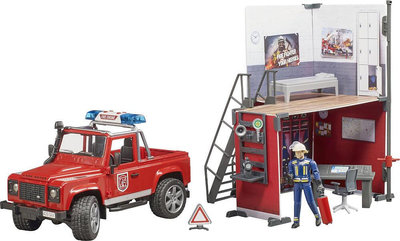 德國 Bruder 消防局/消防站/消防隊套裝，附有Land Rover 路虎消防車、消防員人偶、燈光和聲音模組 - 1:16 緊急車輛消防車救援車人物玩具套裝