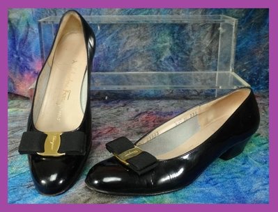 精品大師-FERRAGAMO-VARA黑色漆皮中跟包鞋5.5C/市價2萬-二手真品