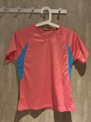 台北自售：經典時尚粉色運動彈性短袖上衣 非丹寧褲國製Hermes CD LV DG元起標