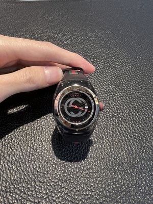 GUCCI GG LOGO SYNC 36MM 黑 橡膠 運動 綠紅綠 錶帶 石英 錶 手錶