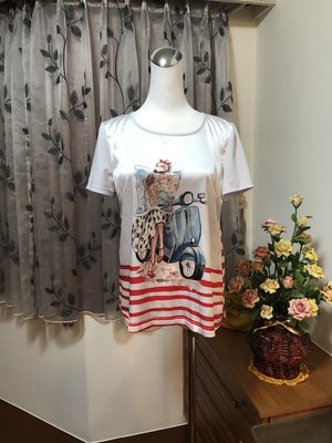 en-suey時尚款美女機車圖案紅白橫紋美衣(#38)～直購價99元(VK、MOMA、iROO、Miss O)