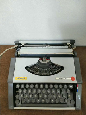 意大利OLIVETTI老式復古機械金屬殼英文打字機正常使用品