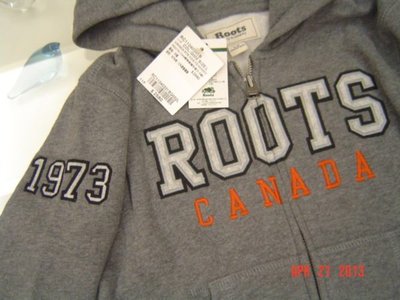 ROOTS CANADA 臂章連帽外套 鐵灰色款 L尺寸5~8歲 櫃上正貨 (全新/現貨) 特價:1999元