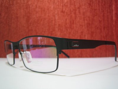 吉新益眼鏡公司 odbo專利整支框無螺絲一體延展鈦眼鏡*彈性鈦完全無負擔 1187 霧黑