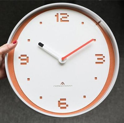 6793A 日式 簡約時尚橘色時鐘 設計藝術造型掛鐘牆面壁掛鐘數字牆鐘 時鐘靜音鐘牆面裝飾鐘