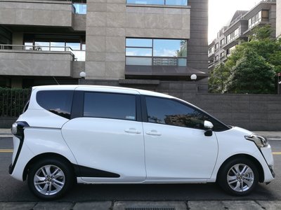 Toyota sienta 7人座 台北租車 推薦 優惠 華新國際租車 機場 旅遊 出租 露營 登山 自駕 非和運 小馬