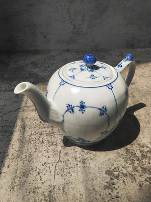 【Vintage中古】丹麥皇家哥本哈根平邊唐草手繪青花紅茶壺