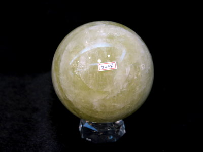 [晶晶洞洞]天然黃水晶球.重2.024kg.直徑11.5公分.
