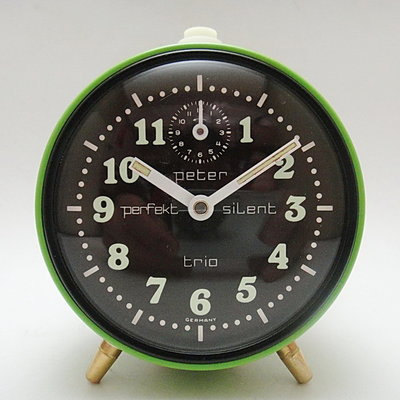 【timekeeper】  80年代德國製Peter蘋果綠黑面機械鬧鐘(靜音型)(漸進式鈴響)(免運)