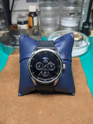 ORIS ref.7516 日月星月相GMT,自動上鍊，全原廠，橡膠錶帶，手圍18.5公分內可戴，無保單盒子。