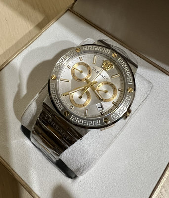VERSACE Greca Logo 白色面錶盤 銀色不鏽鋼錶帶 石英 三眼計時 男士手錶 VEZ900321 凡賽斯腕錶