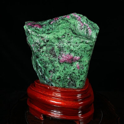 原石擺件 奇石擺件 緬甸紅綠寶 天然原礦帶座高16×11×5.5公分 重1.15公斤 編號230408