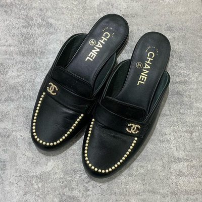 Chanel 半拖鞋 黑色 珍珠logo 尺寸36.5《精品女王全新&amp;二手》