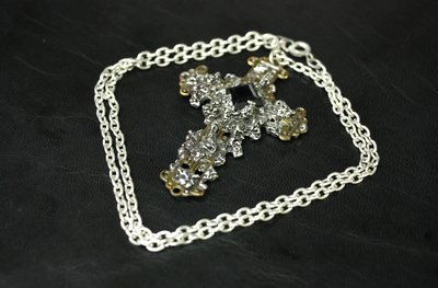 ALCHEMY Necklace 英國品牌手工飾品，P524 hederidge Cross 金屬銀錫合金十字架項鍊