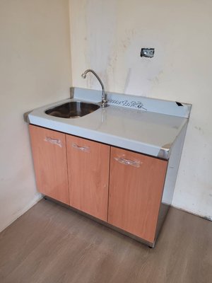 套房、茶水間，流理台，不鏽鋼廚具、水槽