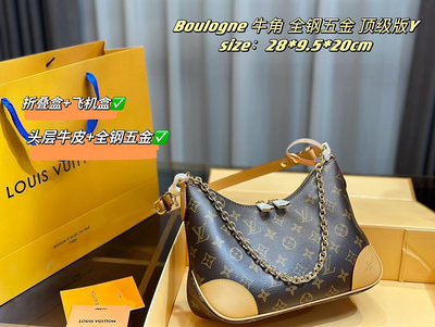 【二手包包】包郵頭層牛皮+鋼 版+ LV 新款Boulogne 牛角包設計上多加了金色鏈條，增添時尚感之余 NO131461