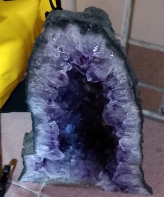 火型紫晶洞重6.5公斤，高30公分，底寬20公分