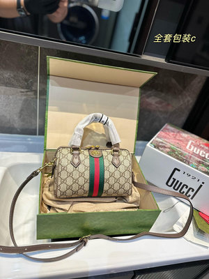 【二手】（禮盒包裝） Gucci  波士頓 枕頭包 最新系列 這個