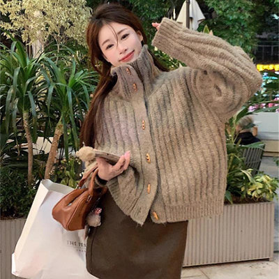【新品上新】冬季韓版氣質溫柔風高領設計感針織小外套毛衣女寬鬆洋氣上衣（滿599元）