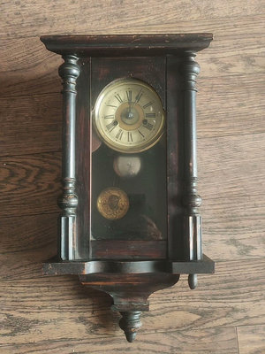 德國古董掛鐘，走打正常，缺少木件。