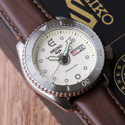現貨 可自取 SEIKO 5 SBSA103 SRPF93 精工錶 43mm 機械錶 米色面盤 咖啡色皮錶帶 男錶女錶