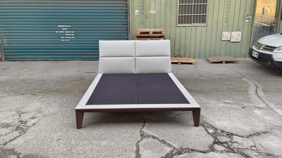 【安鑫】中古家具~近全新!超美!5尺皮製雙人組合床架 床板 雙人床組 ~!【A2874】