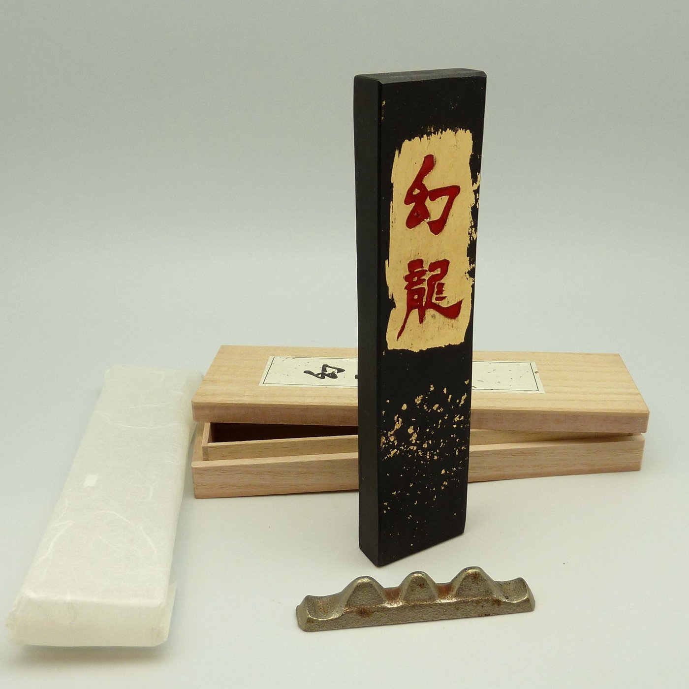 日本奈良製10丁大型漱金三爪「幻龍」純金箔油煙墨，墨碇黑裡透紫 