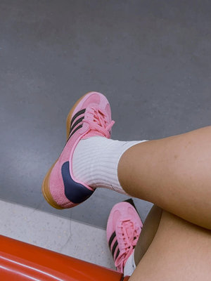 南🔥2024 3月 ADIDAS GAZELLE INDOOR 粉紅黑色 麂皮 復古 休閒鞋 女鞋 IE7002 紫尾