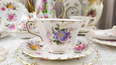 紫丁香歐陸古物雜貨♥1921年Royal Crown Derby手繪花朵骨瓷茶杯組.咖啡杯組(二)