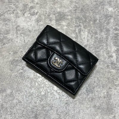 Chanel Coco Mini 三折短夾 黑色 羊皮 銀釦 《精品女王全新&amp;二手》