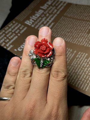 早期收藏老料紅珊瑚雕刻藝術熱情盛開玫瑰花鑲嵌玉蝴蝶設計款戒指