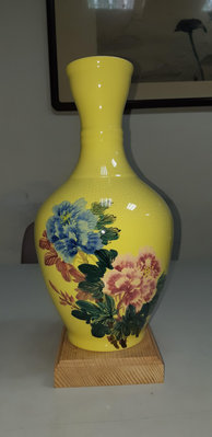 《壺言壺語》早期中華陶瓷黃地牡丹賞瓶 保存完整品相優如照片