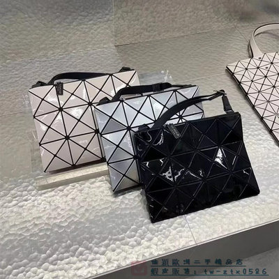 三宅一生 Issey Miyake BAOBAO 經典款 3x4格 小斜挎包 肩背包 黑色/灰色/白色/銀色