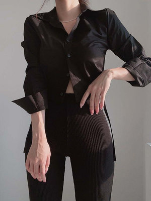 韓國製 合身剪裁短版露腰扣環長袖襯衫 黑 onesize 現貨