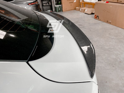 【SPY MOTOR】Porsche Cayenne coupe 碳纖維尾翼