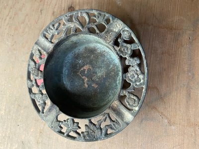 阿公的舊情人 銅製 煙灰缸 花邊 花紋 設計 鏤空 雕花