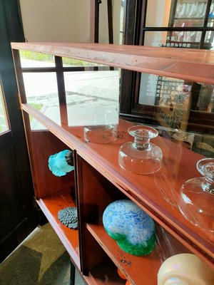 古玻璃櫃 多格 檜木 陳列 展示櫃 . 全面玻璃展示，另一側直接取物 . 尺寸約 100 / 77 / 厚 31 . 展