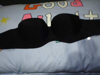 隱形內衣Invisible bra 一片式側翼透氣孔黏膠超厚隱形胸罩