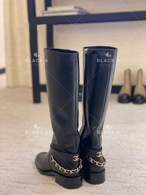 【BLACK A】Chanel 22A 黑色牛皮鍊條裝飾側拉鍊長靴 小香 價格私訊