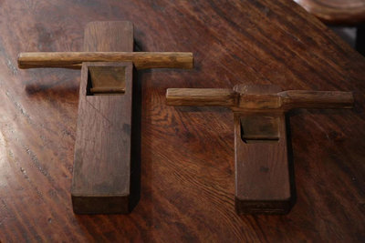 【二手】老推刨 老木工工具 老推刨兩個，大的長34.5cm，寬7.2 古董 古玩 收藏 【同福客棧】-2693