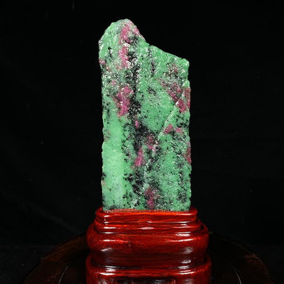 緬甸紅綠寶 天然原礦帶座高18×6×3厘米 重0.44公斤 10033 奇石 擺件 古玩【中原藏寶】