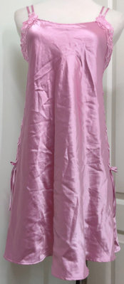 Wacoal 華歌爾🌟粉色華麗刺繡緞亮面絲質連身睡裙 尺碼：M 👙二手內睡衣👙
