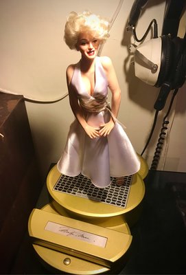 瑪麗蓮夢露 音樂聲效電話 Marilyn Monroe 電話 裙擺飛揚 造型 特殊 絕版 稀有電話 收藏 復古