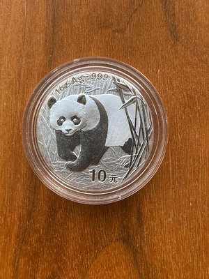 2002年熊貓銀幣，熊貓面全品，天壇年左側有一處白斑，包順豐