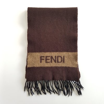 FENDI  經典款  LOGO 100% 羊毛圍巾 義大利製造， 保證真品 超級特價便宜賣