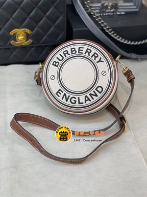 《當肯二手名品》BURBERRY 新款 圓形 LOGO 手提包 肩背包 腰包 斜背包 圓餅包 80276021 ㊣